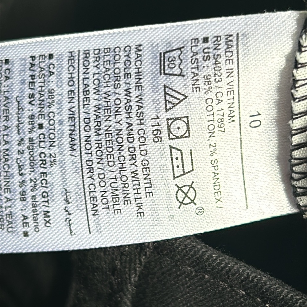 Old Navy Black Women's Bermuda Shorts - Picture 5 of 5
